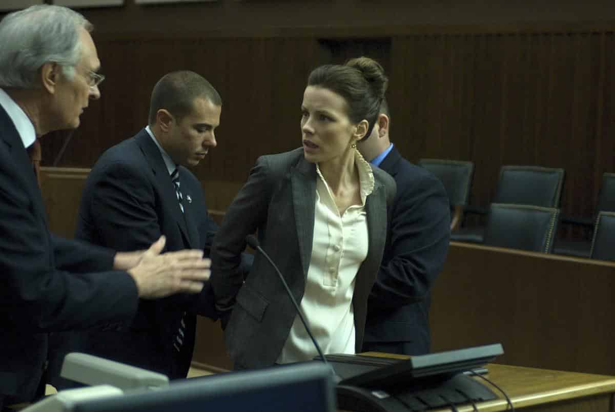 "Шындықтан басқа ештеңе жоқ" фильмінің кадры